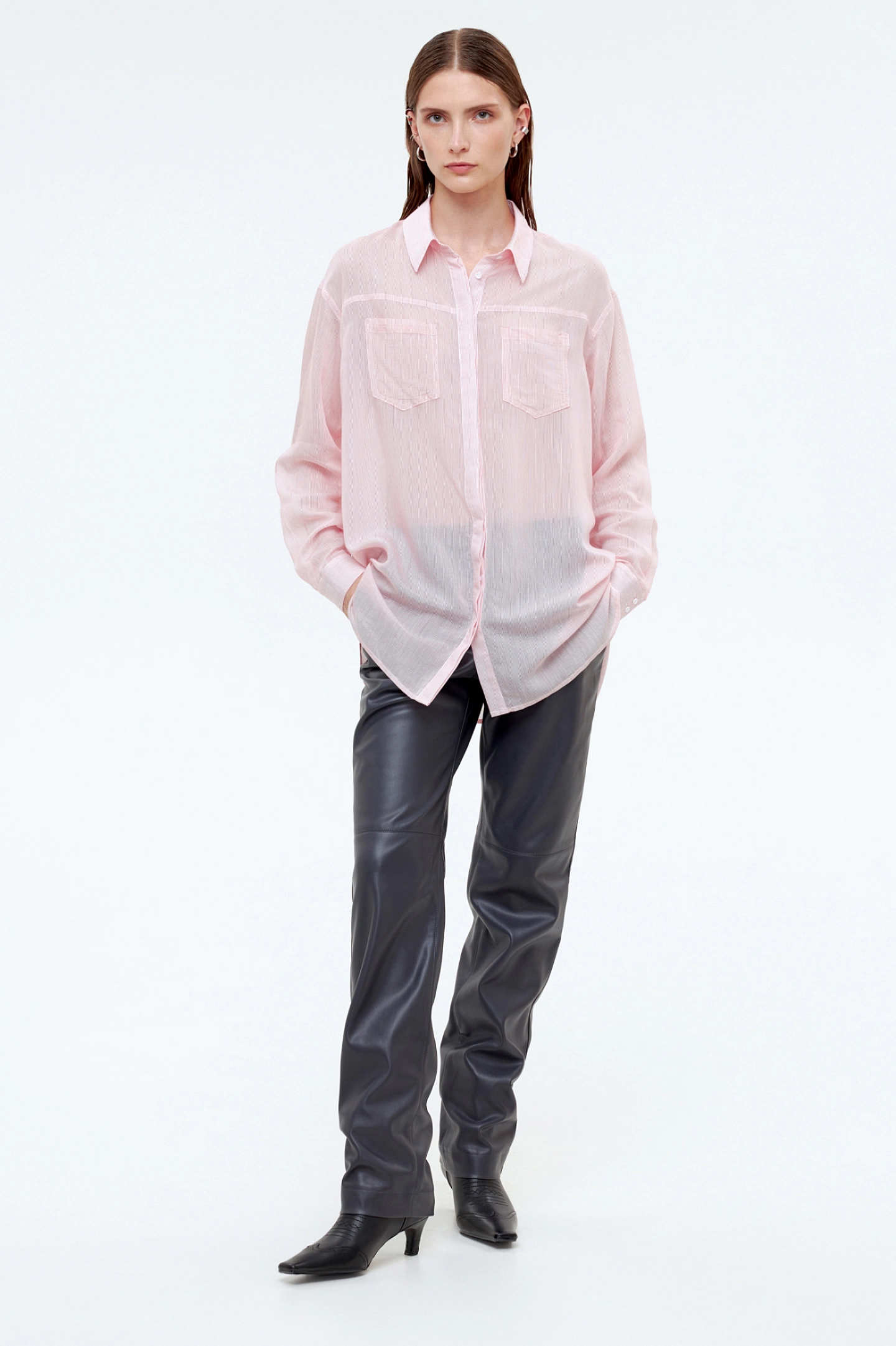 Рубашка со спущенным плечом и кокеткой