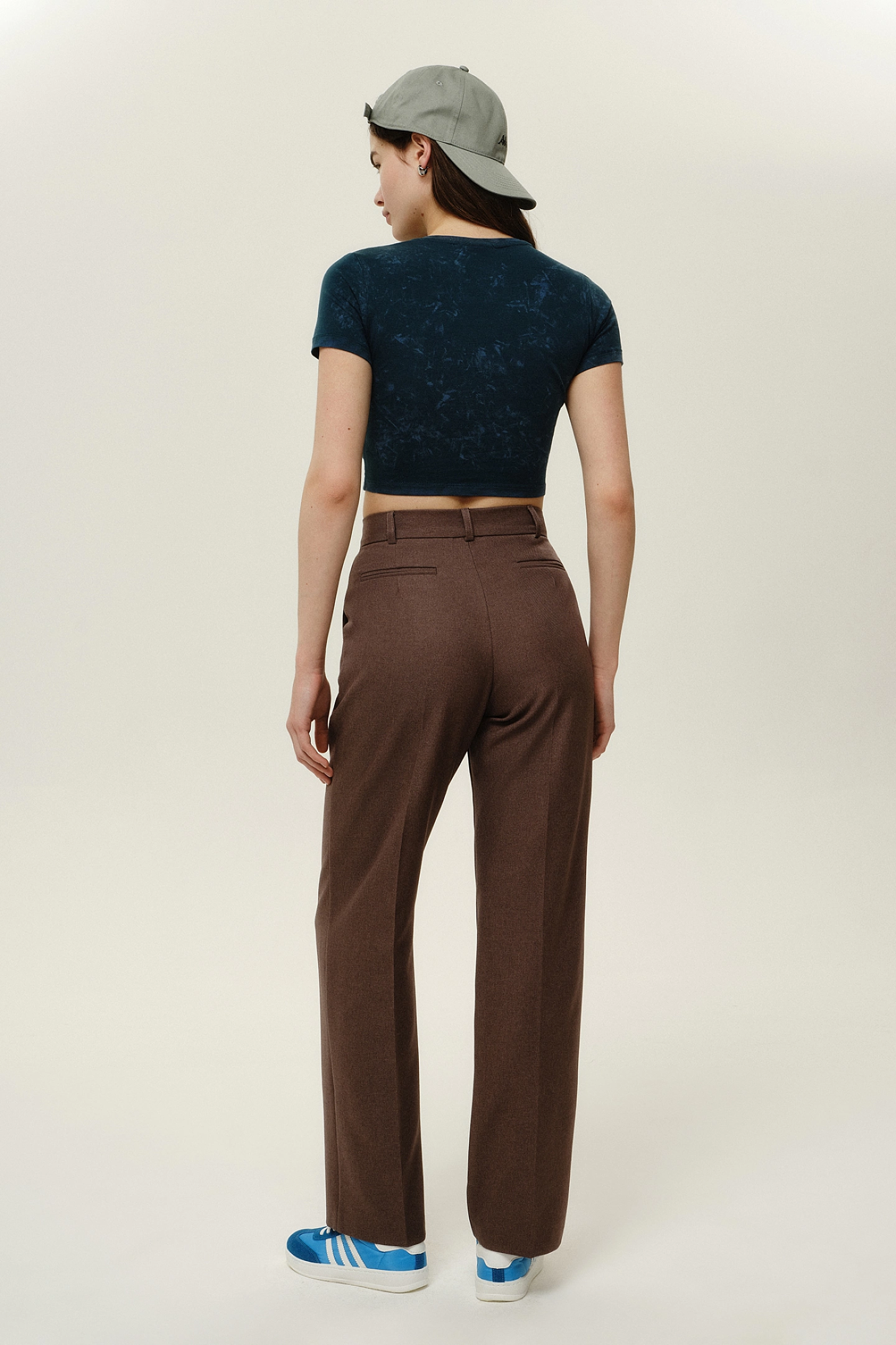 Футболка облегающая короткая