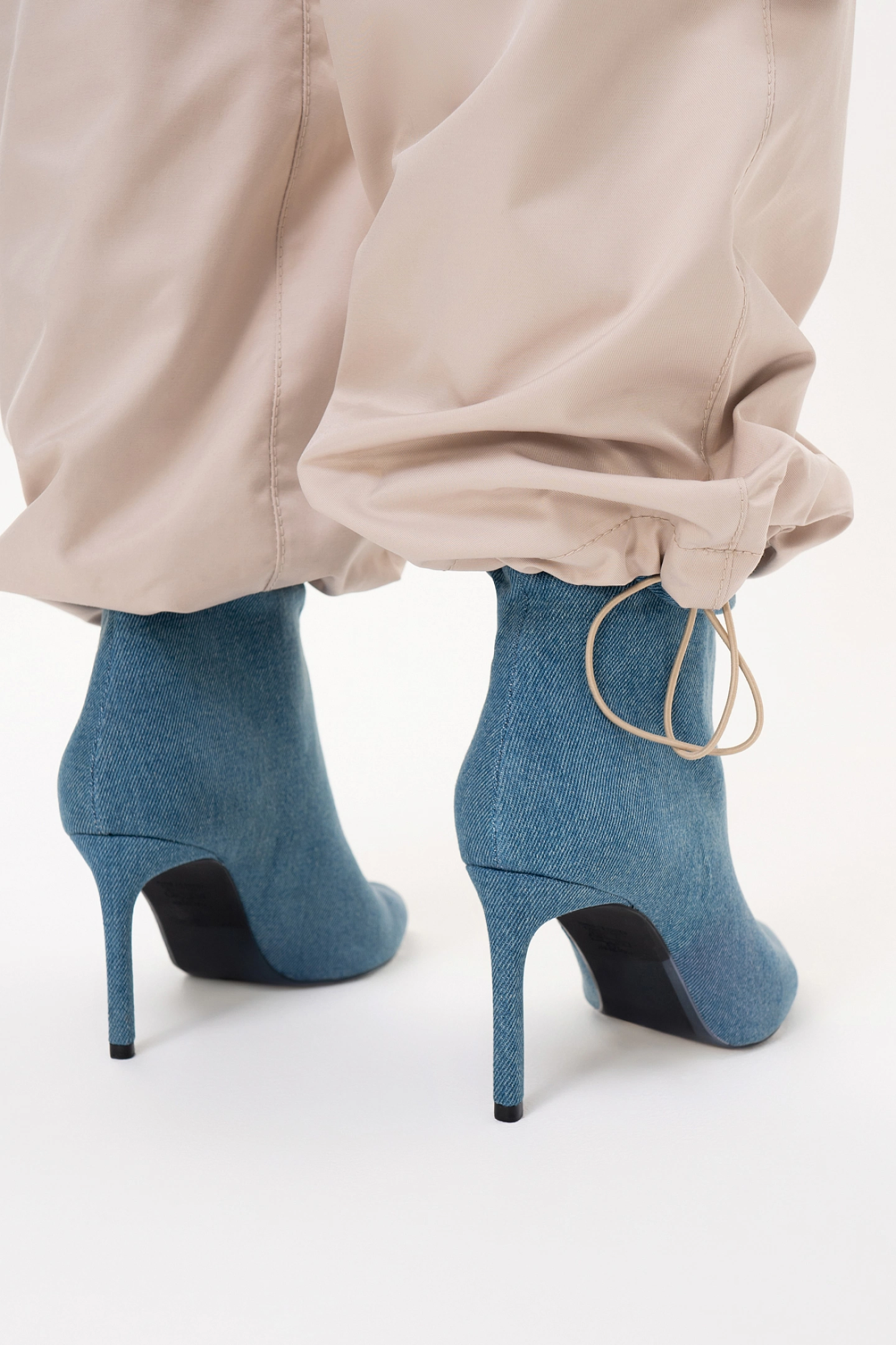 Топ-бюстье со шнуровкой и брюки-карго