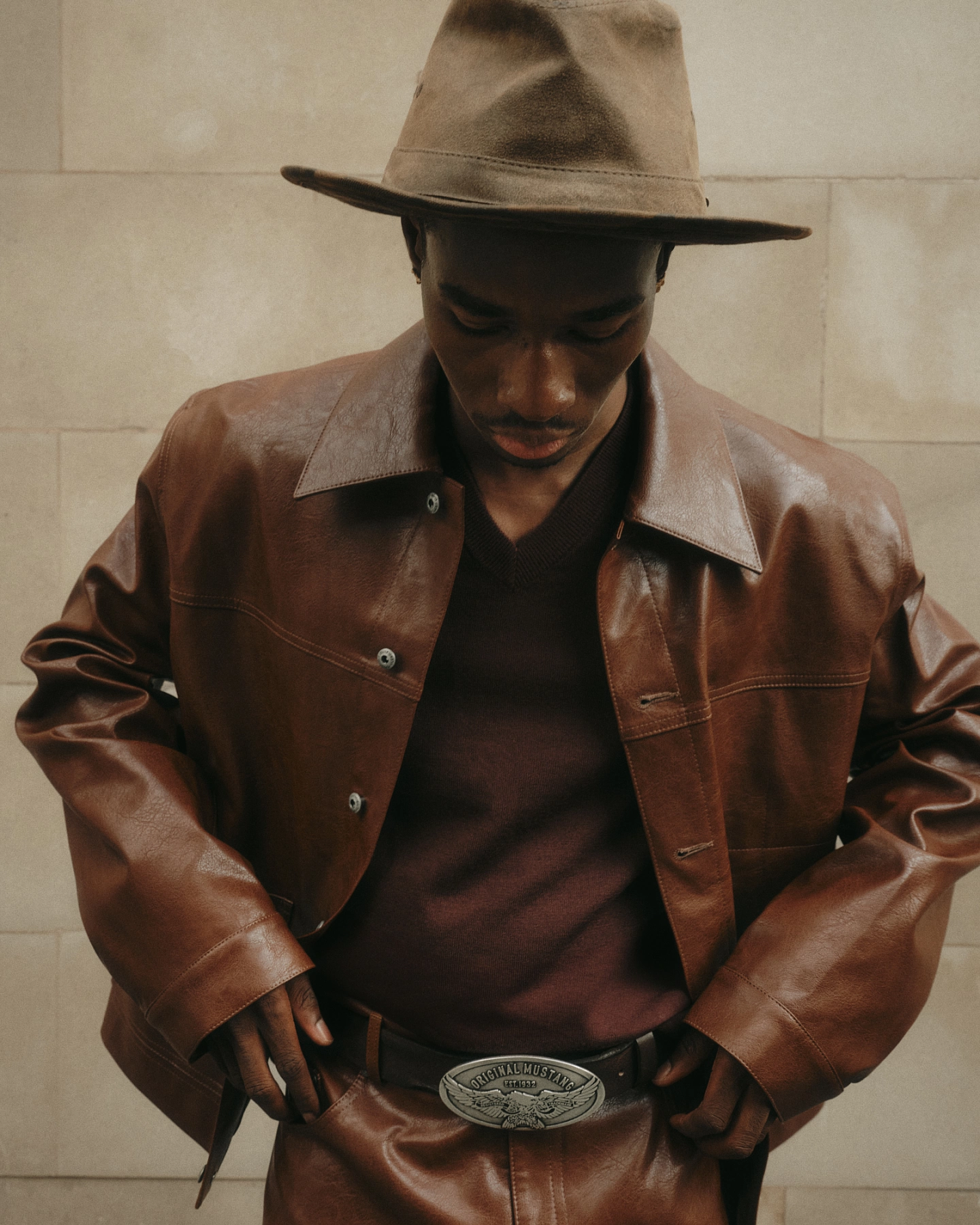 Бомбер из эко-кожи и брюки мужские из эко-кожи