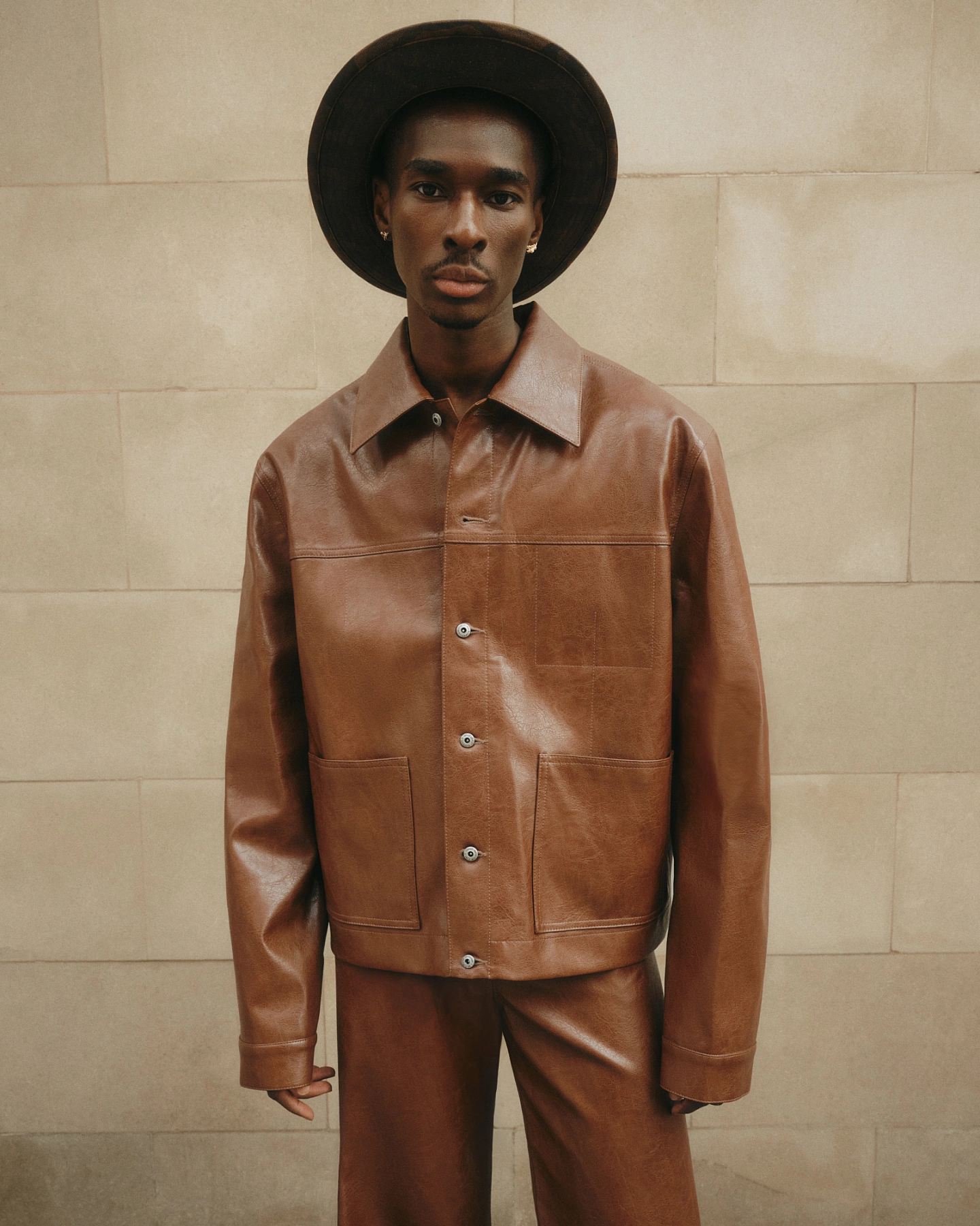 Бомбер из эко-кожи и брюки мужские из эко-кожи