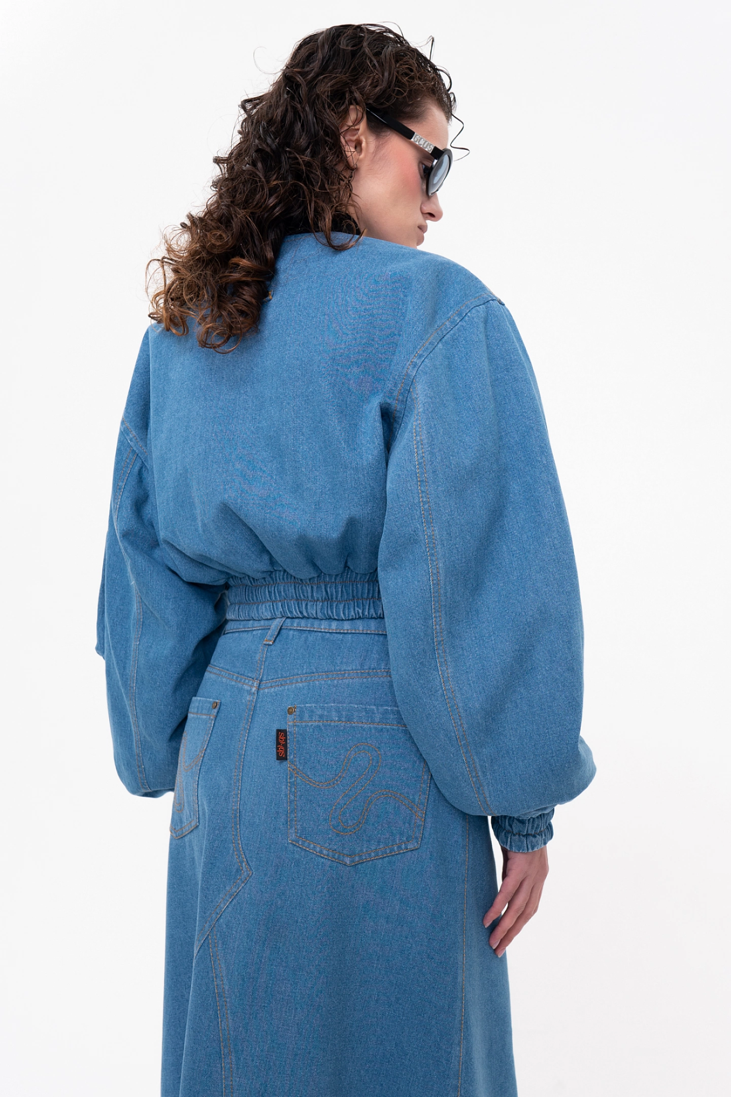 Бомбер короткий с широким рукавом