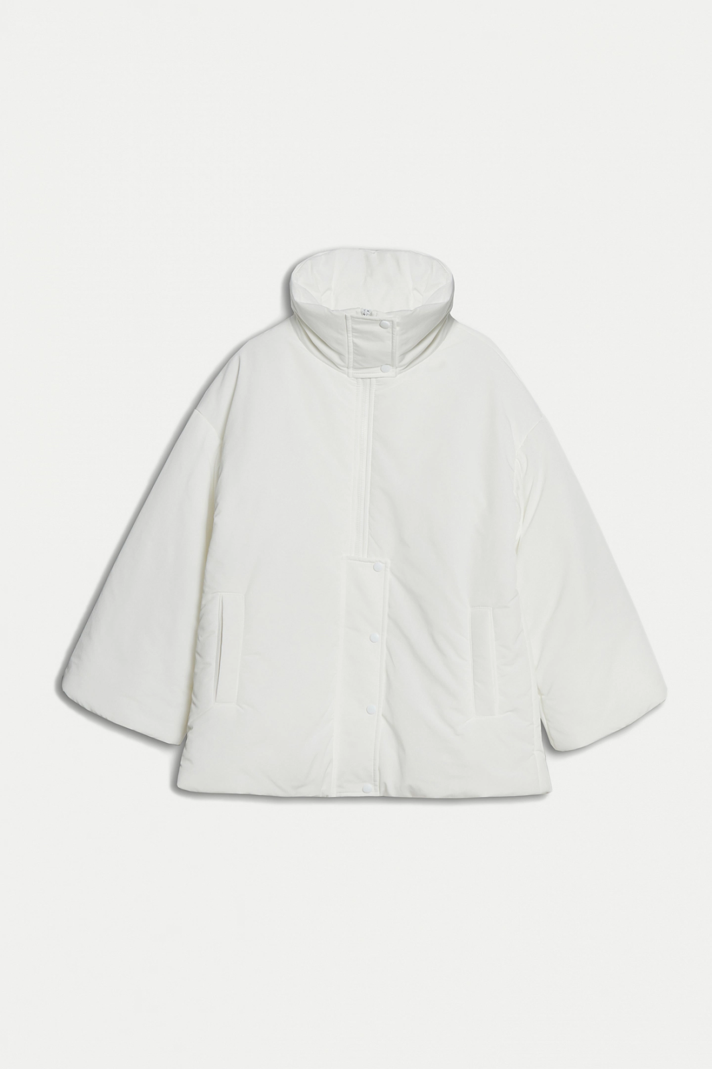 Куртка со стойкой и широкими рукавами