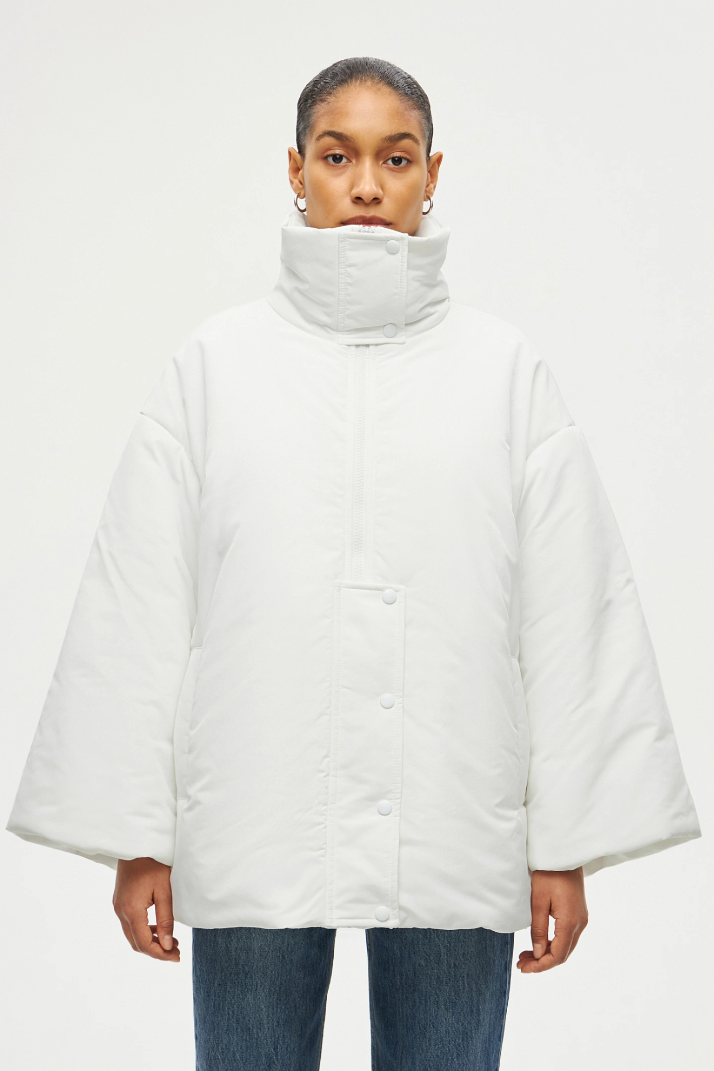 Куртка со стойкой и широкими рукавами