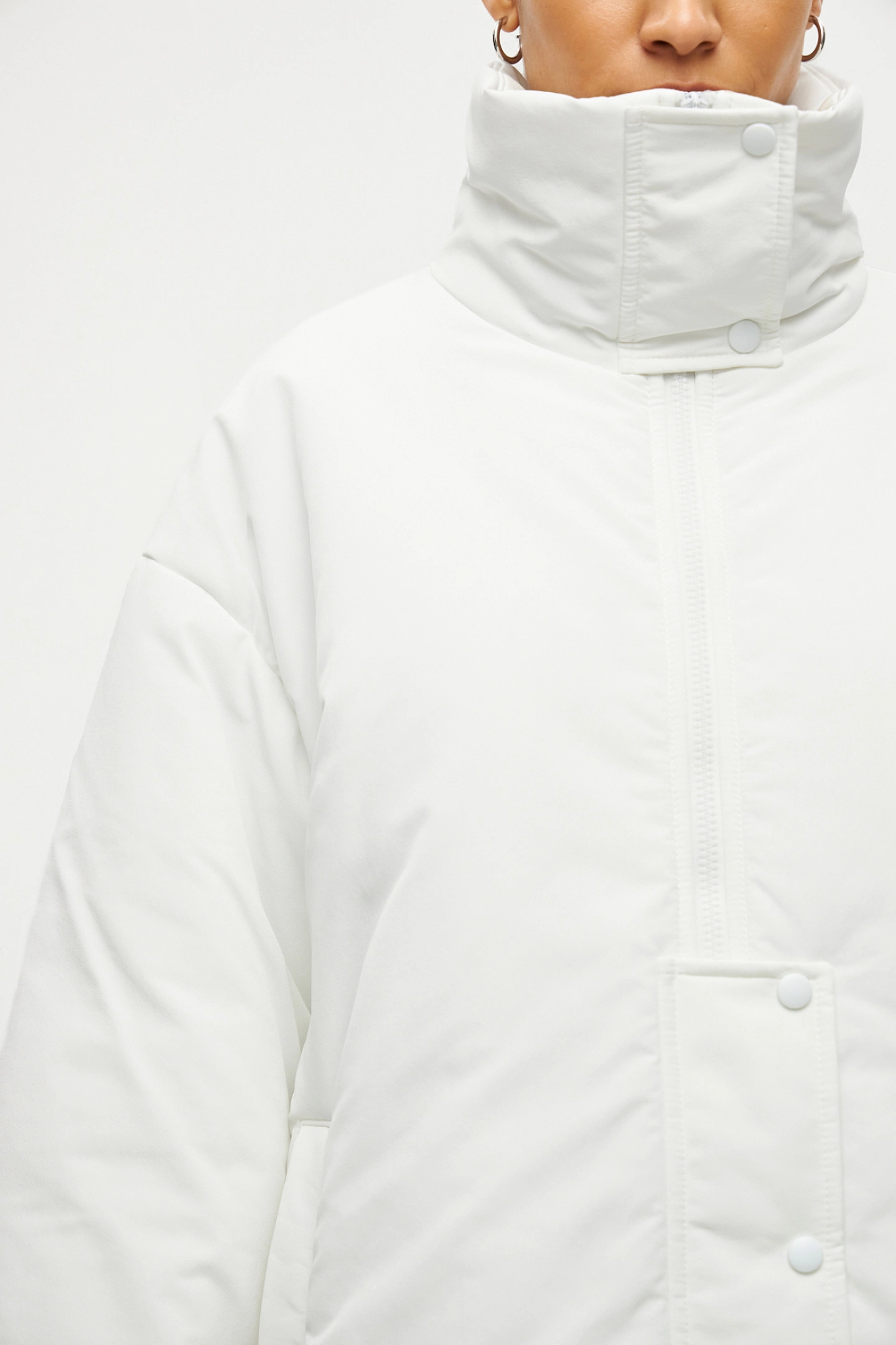 Куртка со стойкой и широкими рукавами