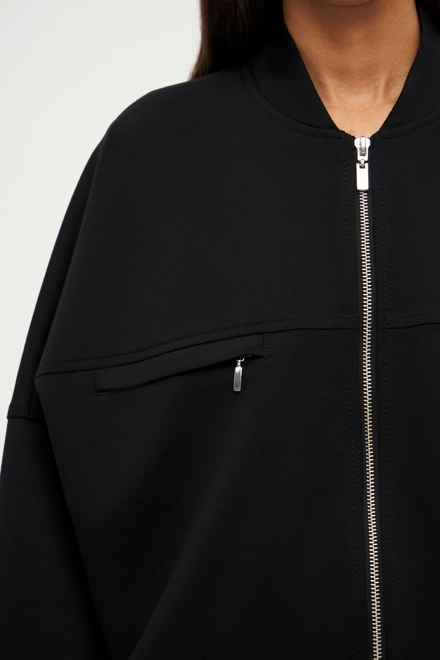 Бомбер на молнии из трикотажа