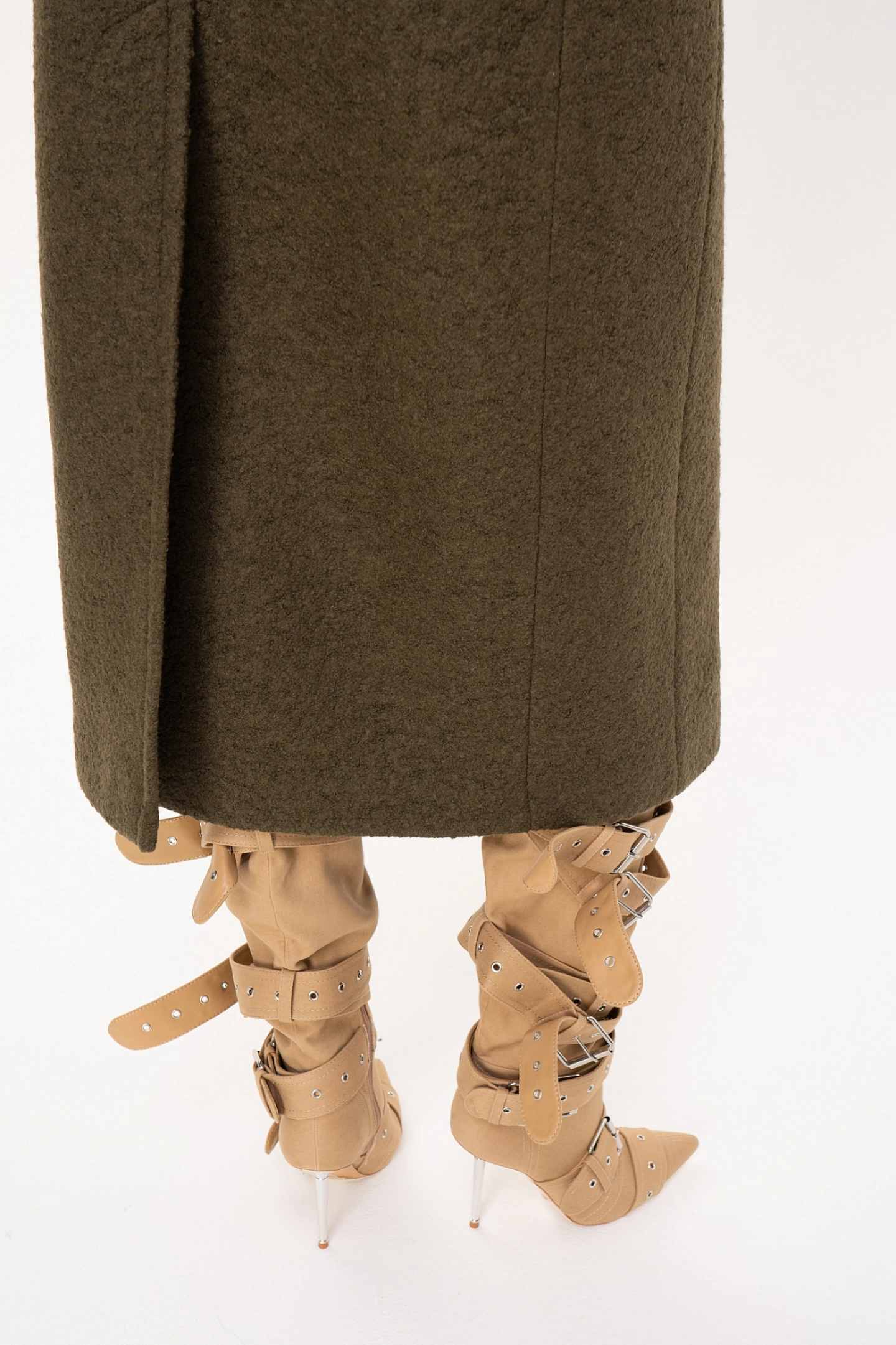 Пальто-бушлат с острыми лацканами