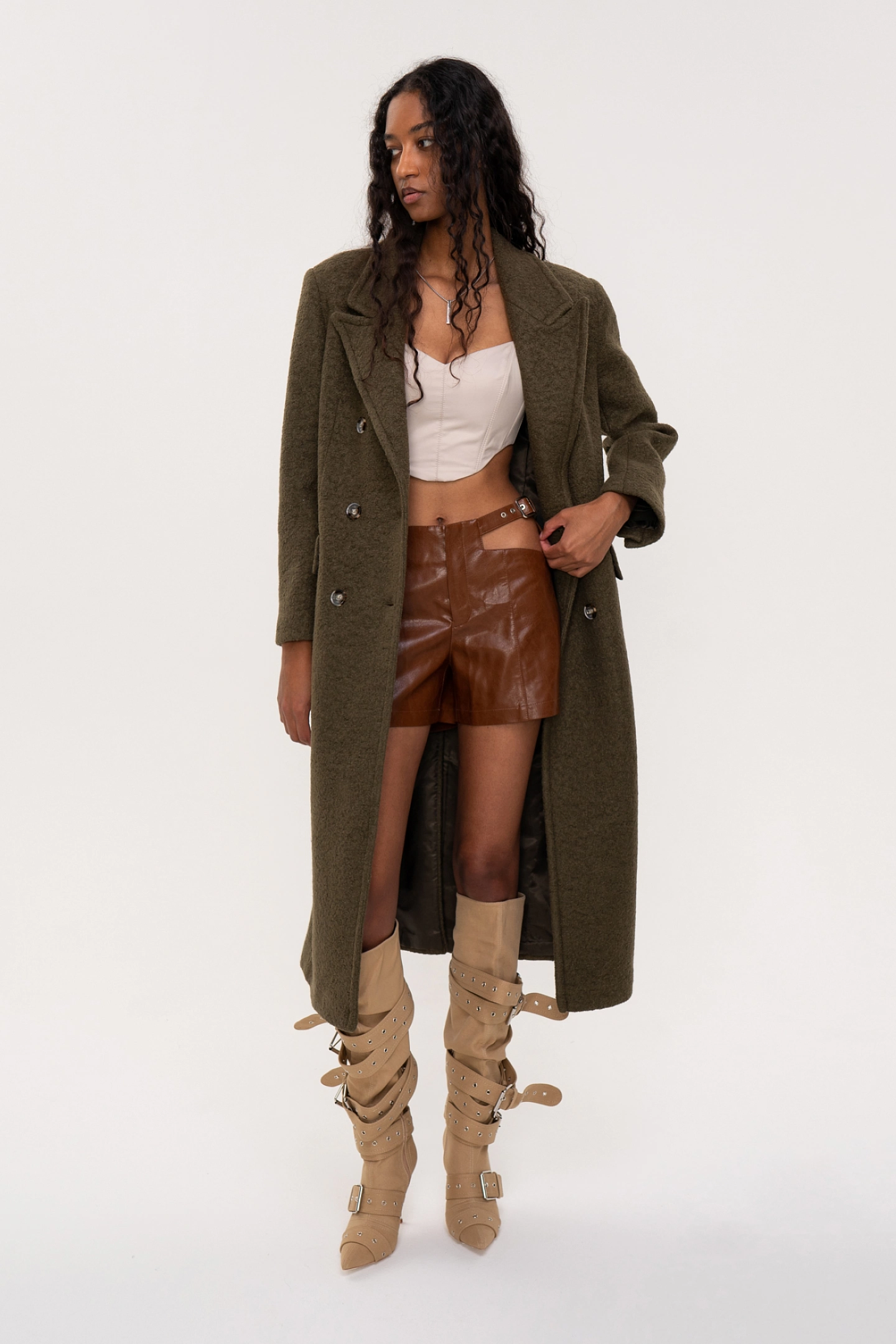 Пальто-бушлат с острыми лацканами