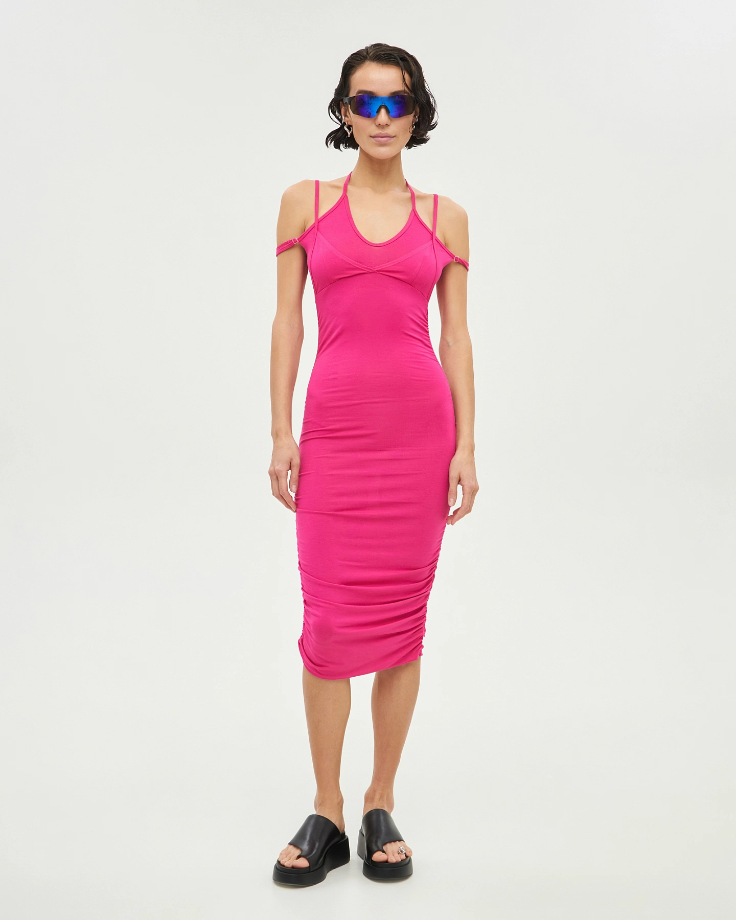 Платье на бретелях из трикотажа