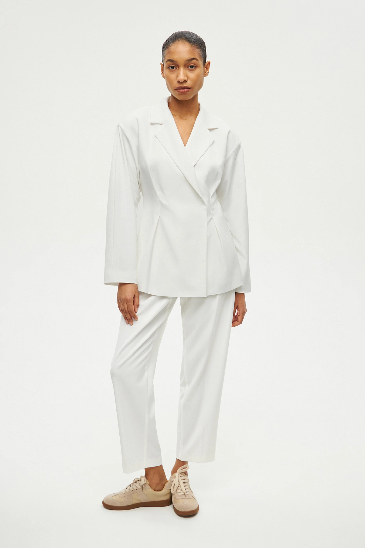 Жакет с защипами по талии