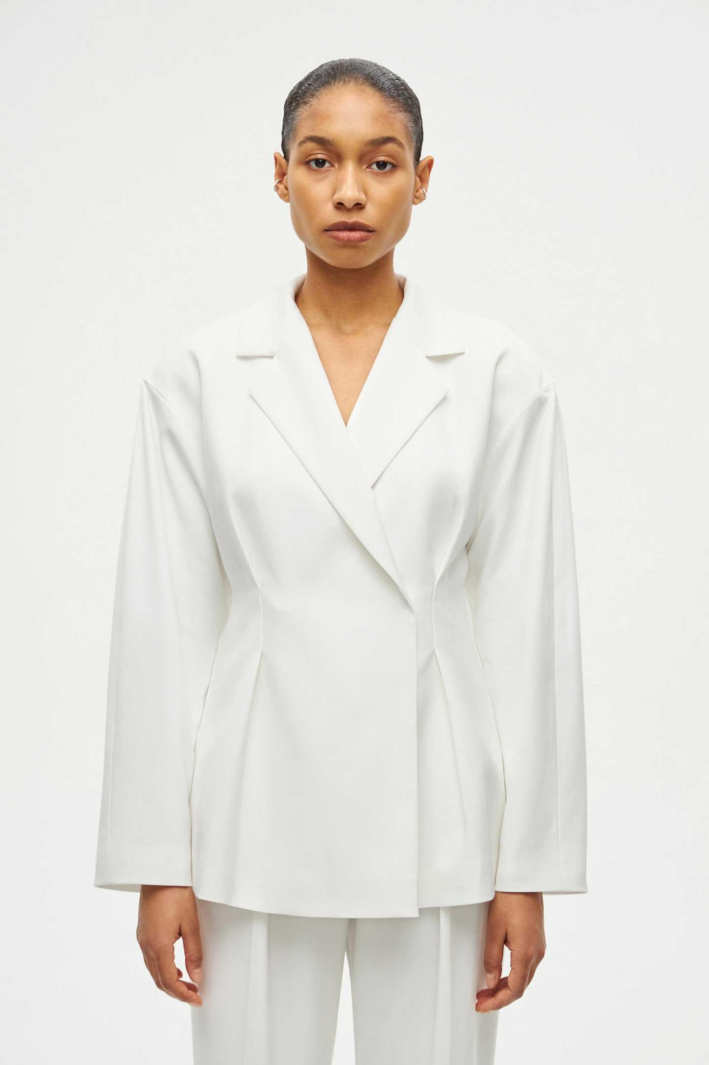 Жакет с защипами по талии